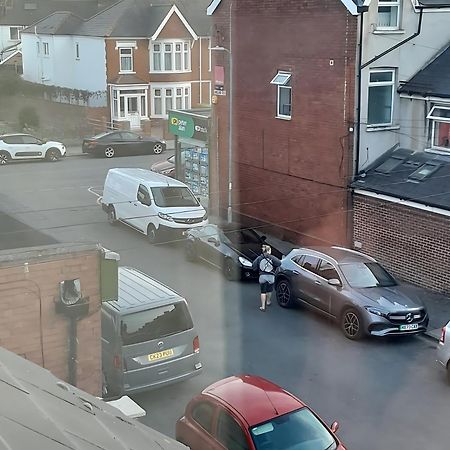 Entire Victoria Park Cardiff Apartment With Free Street Parking Bus 17 And 18 Direct To Cardiff City Centre, Fast Free Wi-Fi 外观 照片