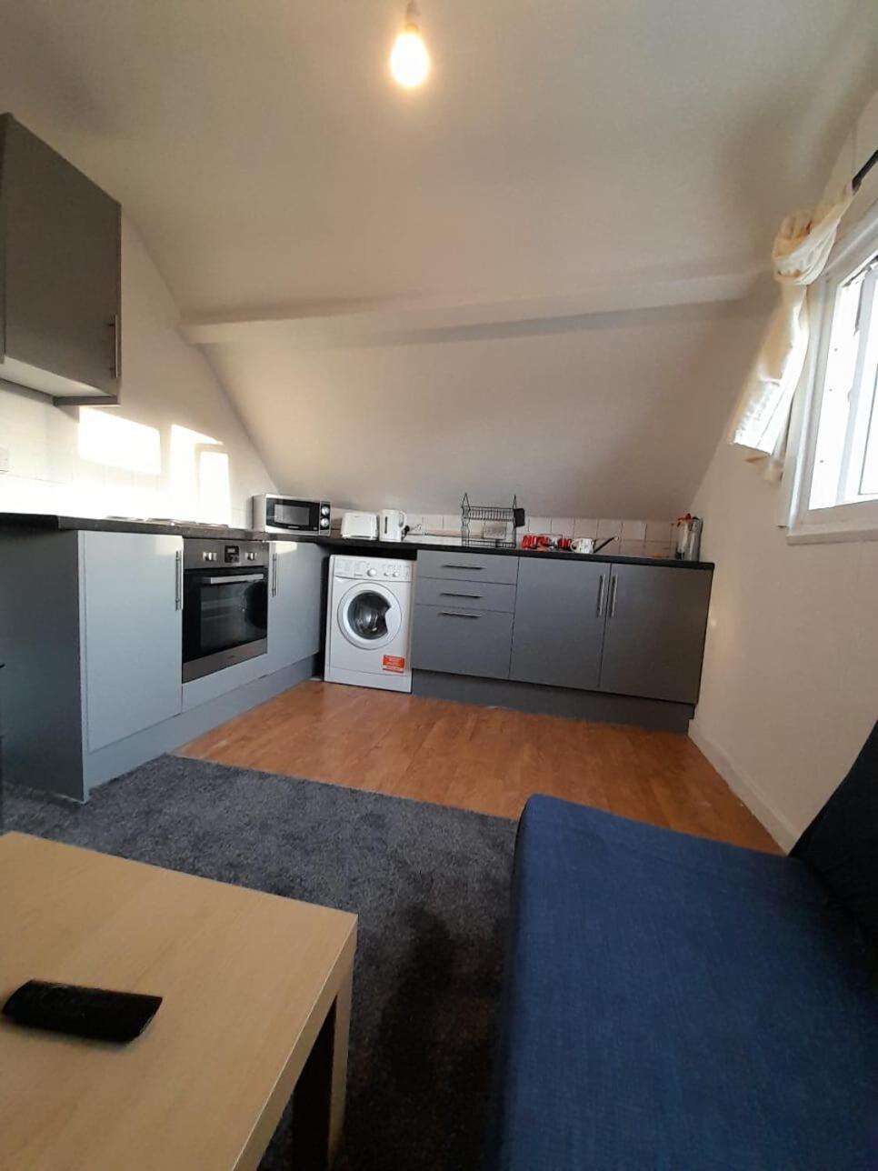 Entire Victoria Park Cardiff Apartment With Free Street Parking Bus 17 And 18 Direct To Cardiff City Centre, Fast Free Wi-Fi 外观 照片