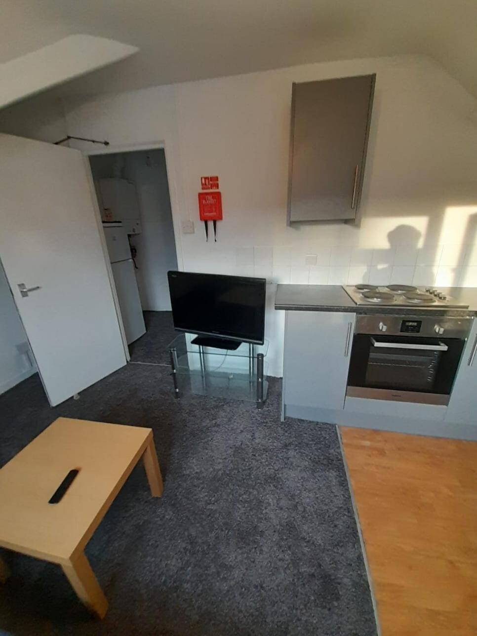 Entire Victoria Park Cardiff Apartment With Free Street Parking Bus 17 And 18 Direct To Cardiff City Centre, Fast Free Wi-Fi 外观 照片
